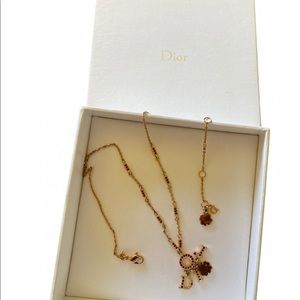 D.I.O.R EVOLUTION LINE LETTER